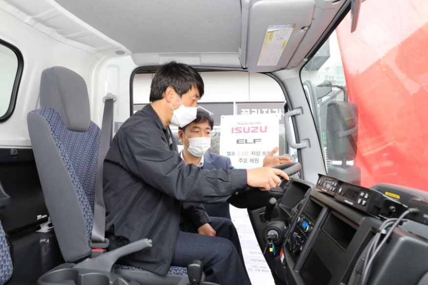 [사진자료2] 큐로모터스, 2.5톤급 저상 트럭 이스즈 엘프 출시.JPG