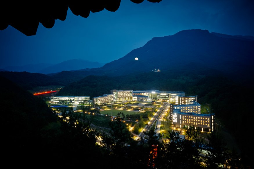 [한국관광공사] 사진8. 전북무주_태권도원 상징지구.jpg