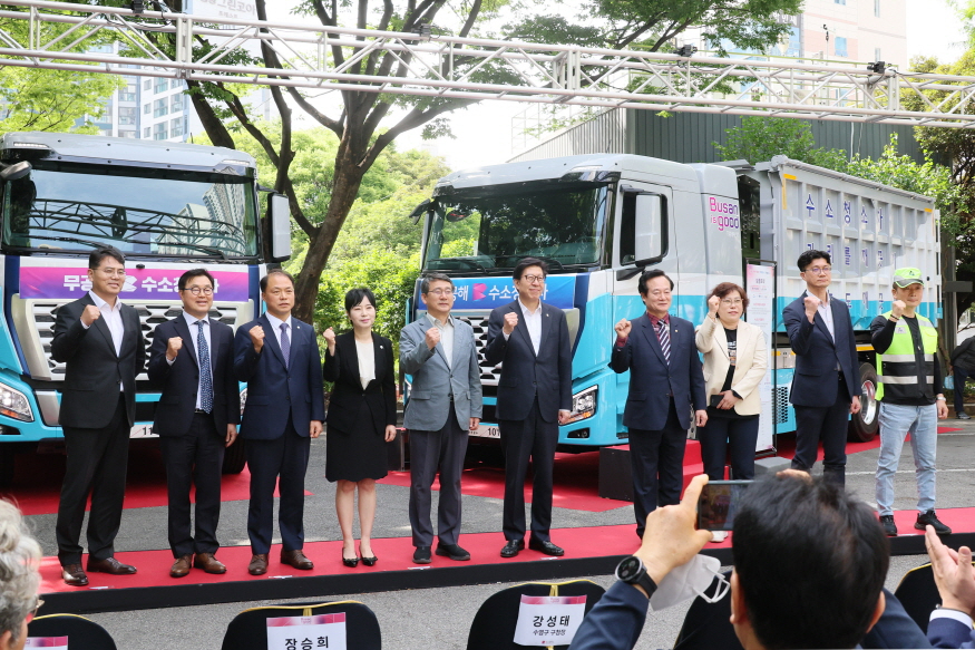 [크기변환]사진 3) 현대자동차, 부산시에 무공해 수소청소차 공급.jpg